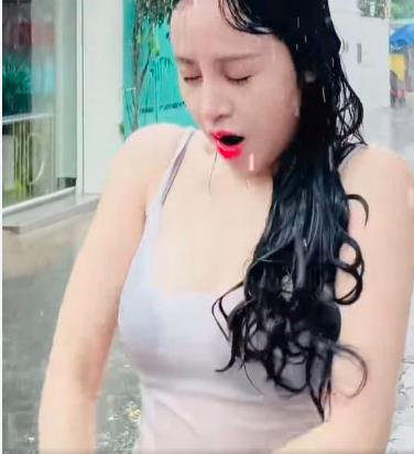 Lộ Clip Bà Tưng phát ngôn gây sốc khi “giáo dục giới tính”