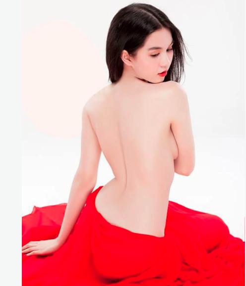 Drama Ngọc Trinh nude khiến bao anh em nuốt nước miếng